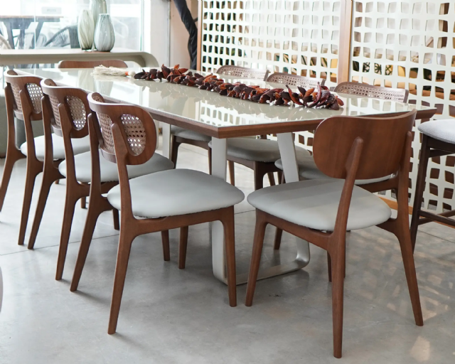 Conjunto Mesa Suiça 2,20 + 8 Cadeiras Claudia